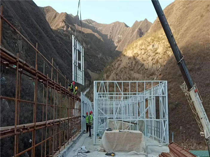 輕鋼房屋加三層項目輕鋼龍骨墻體總裝